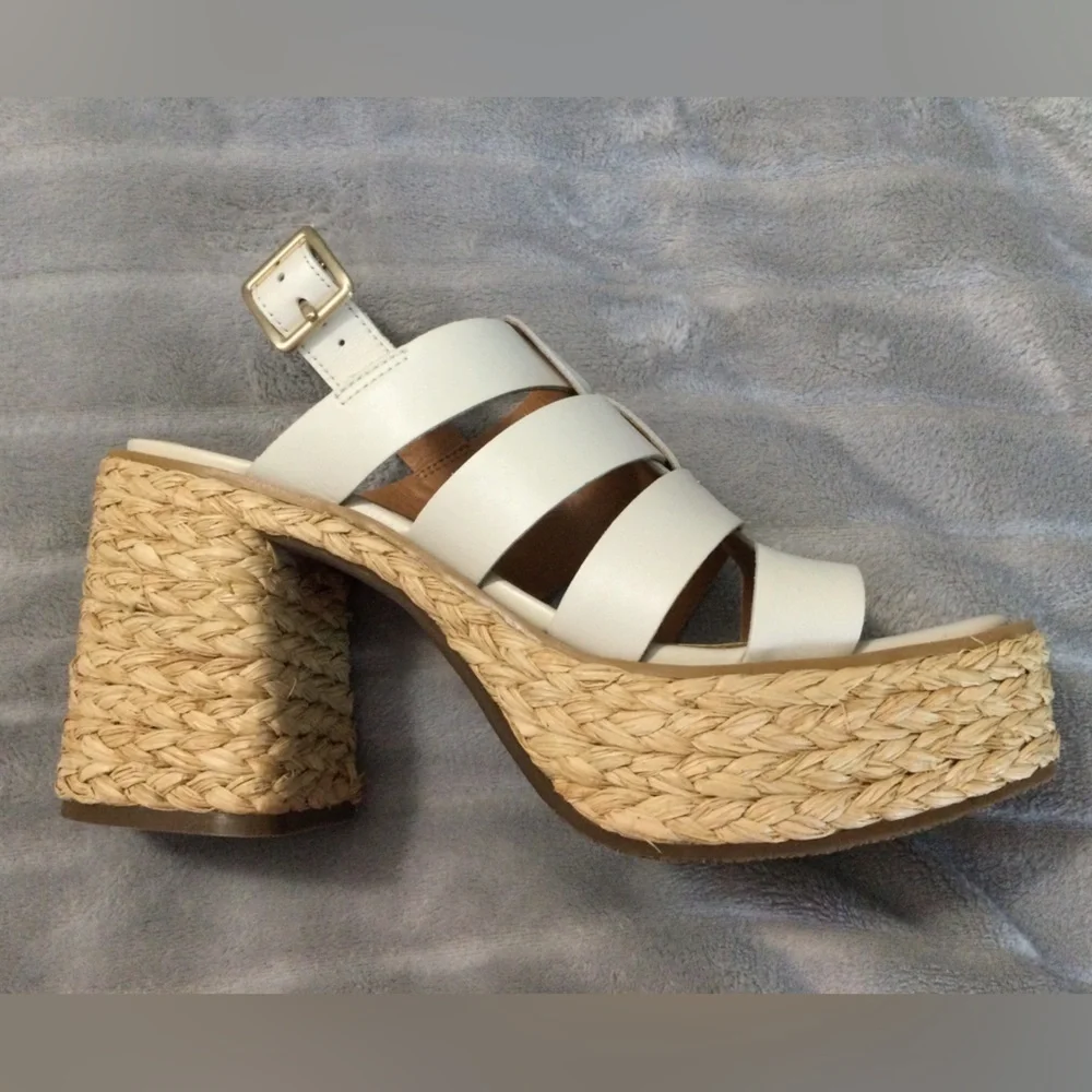 Lisa Vicky Just Strappy Platform White Sandals Size 8.5 M